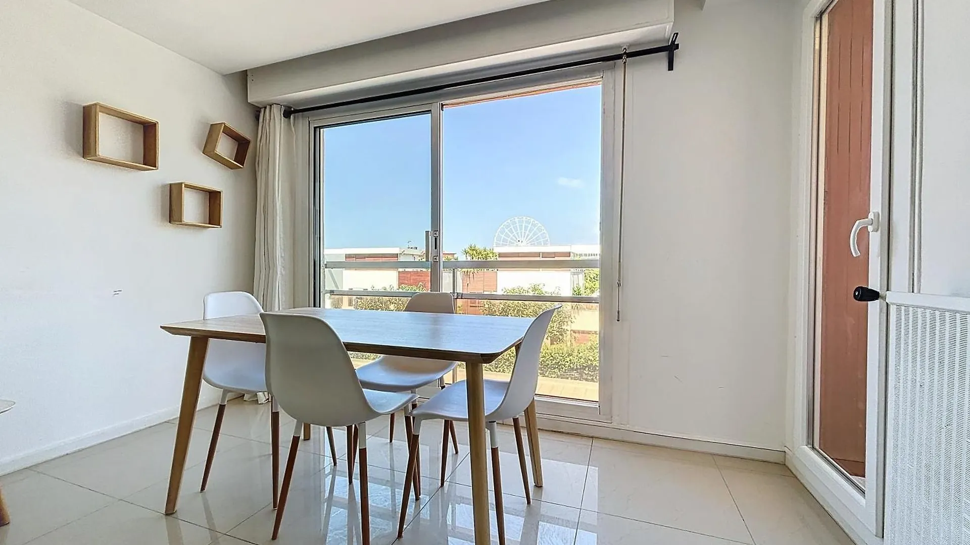 Appartement Tout Equipe Avec Terrasse A Cote Des Plages Marseille 0*,  France