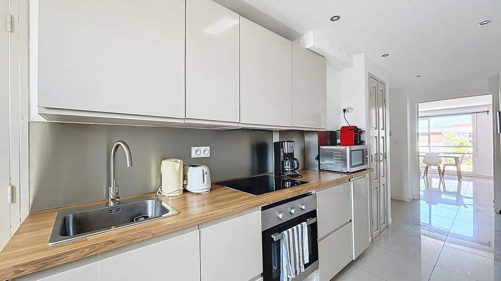 Appartement Tout Equipe Avec Terrasse A Cote Des Plages Marseille France